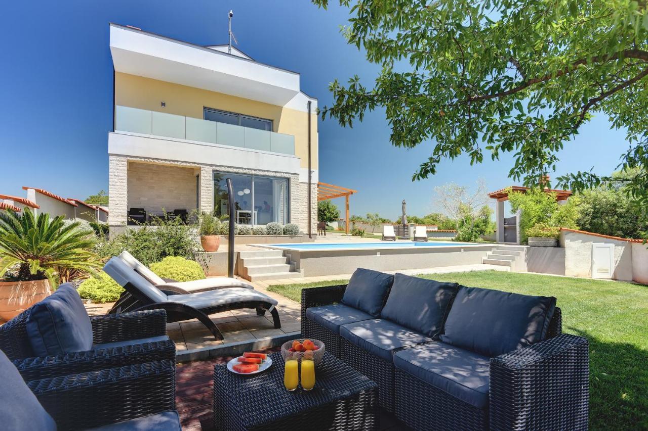Villa White Barbariga Exterior photo